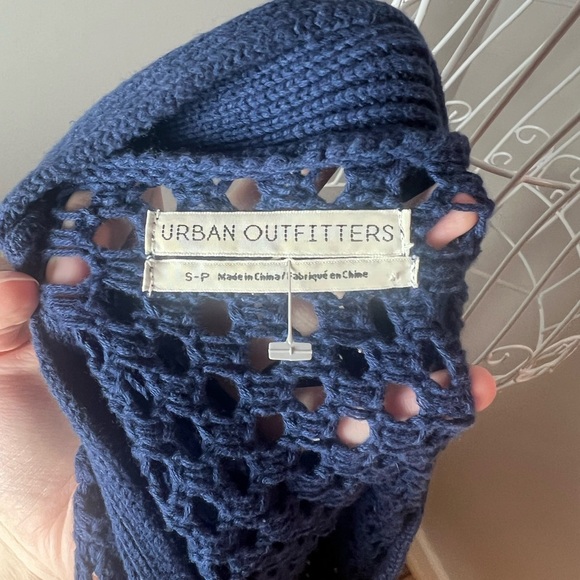 Urban Outfitters Open Knit Cropped Jumbo Button Navy Blue Sweater Cardigan Sz S - Picture 4 of 5